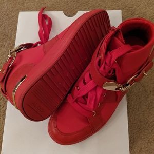 Tenny Shoes
